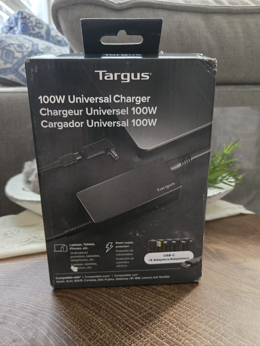 Open box Targus USB-C Charger with 5 Laptop Adapter Tips - Black